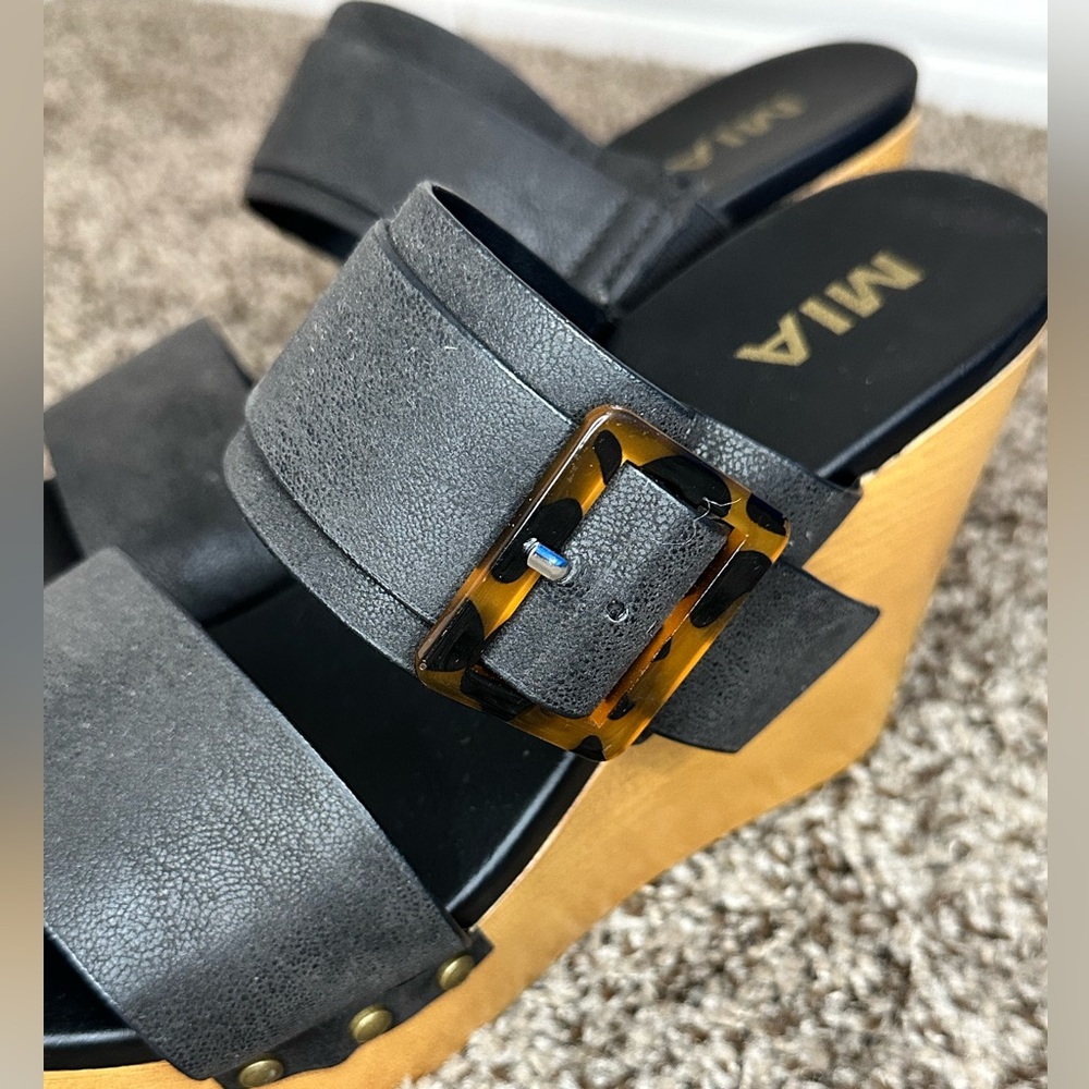 Platform sandals brand MIA size 7 women